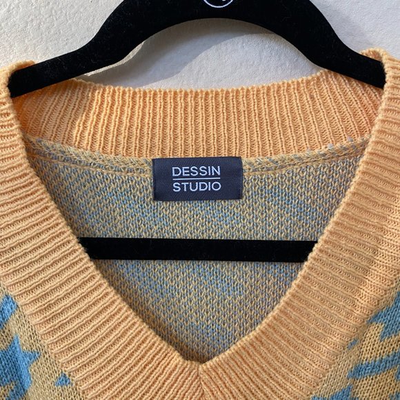 Oversized Hounds Sweater Vest - Picture 4 of 8